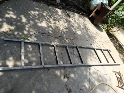 Срочно!Продам железную лестницу,около 3 метра