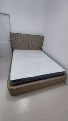 Krovat 220*180 razmer Garderob mativiy 220*250 raz