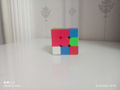 Кубик Рубика не новая но хорошо работает