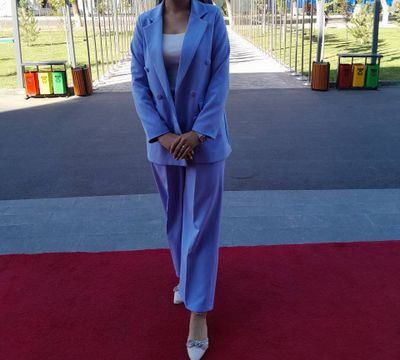 Qizlar uchun kastyum shim