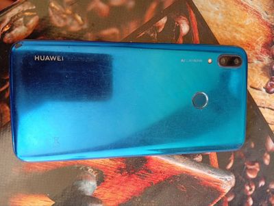 телефон Huawei Y7 2019 3/32gb 400000 kelishiladi