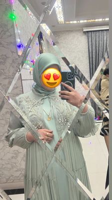 Dvoyka ichida yengi yuq uzun baza ustida abaya