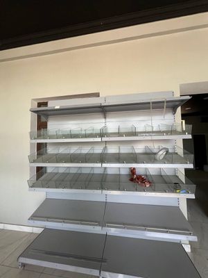 Прилавка магазин учун.хамма нарсаси бор.программасиям бор.нархи 7000$