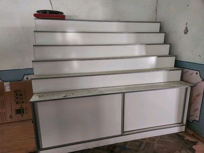 sotuvchilar un oyoq kiyim sandiģi