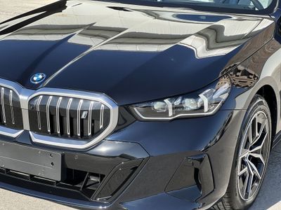 BMW i5 eDrive 40L. EV-elektro.2025
