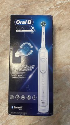 Oral B электронная зубная щетка