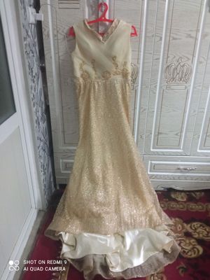vechirniy koylak razmeri 44 ga tushadi