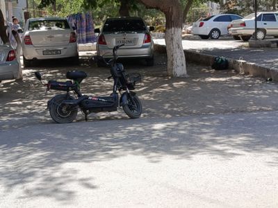 Skuter sotiladi narxi 300$