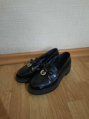 Ayollar oyoq kiyimi