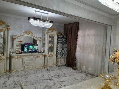Uy sotiladi srochna 4 xona zal dvaynoy