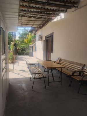 Hovli uy sotiladi