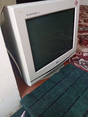 Monitor eski rusumli kompyuterniki
