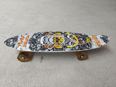 Skateboard sotiladi