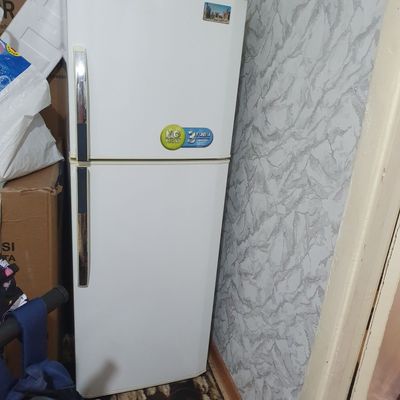 Холодильник LG хорошим состояние