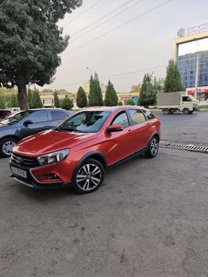 Лада Веста Кросс,самая фулловая позиция,краска абсолютно заводская