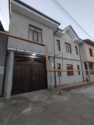 Уй сотилади Зангиота Зиёратгохи якинида