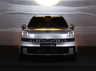 Lynk&Co 900 gibrit