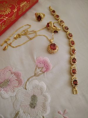 juda chiroyli oqarmidigan kamplekt