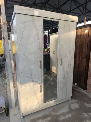 Мебель шкафы и шифоньеры сотилади