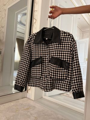 Jacket, kuzda bahorda kiysa boladi, yangidek xali.