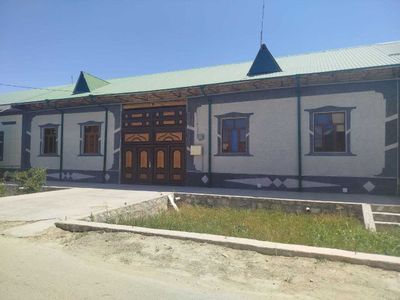 Karmana tumani "Malikrabot" qo'rg'oni hovli sotiladi