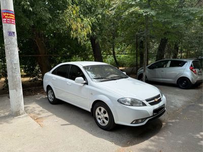 Chevrolet Gentra, 1 позиция Газ-бензин