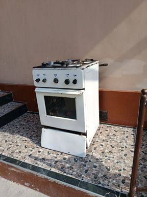 Gaz plitasi sotiladi