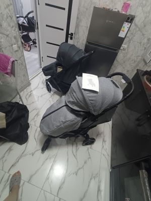 Продаётся фирменный чемодан коляска