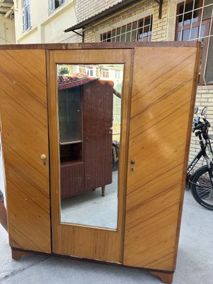 Shkaf stochna sotiladi