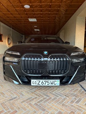 Продается BMW M760i Бензин