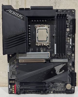 Gigabyte Aorus Elite AX Z690 DDR5 + Intel core i7 12700K