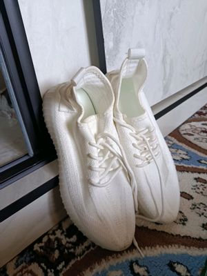 YEZZY oyoq kiyim