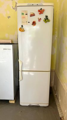 Двухкамерный холодильник Брюса
