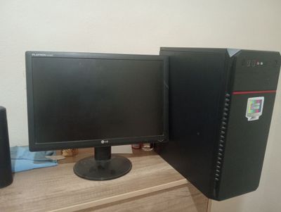 Продам монитор 19 LG и 2 кейса