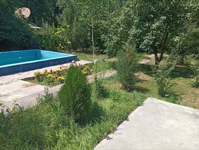 Продаётся дом в дачном посёлке с огородом и бассейном. Есть 2 скважины