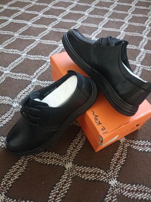 Erkaklar uchun oyoq kiyim