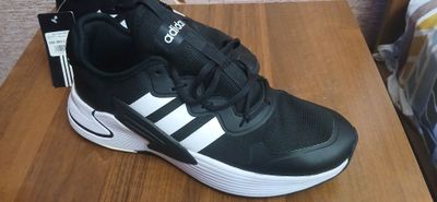 Срочно фирменные кроссовки adidas