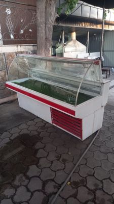 Vitrina xolodelnik sotiladi ishlab turibdi