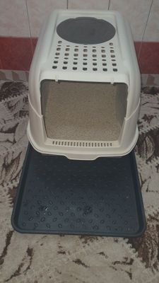 Продам Комплект Лоток и полик в виде ванночки для Кошек.