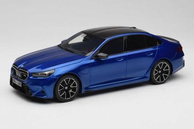 Коллекционная модель BMW M5 G90 в масштабе 1:18 GT Spirit