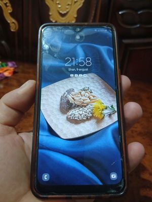 Samsung A10 holati yaxshi ishlashi zur .