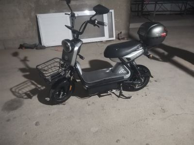 Skuter kastareka