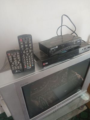 Телевизор + подставка + ДВД +тюнер