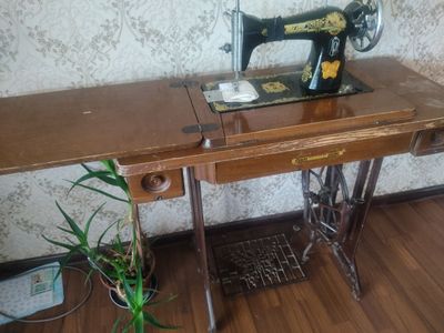 Продается Швейная машина антиквариат