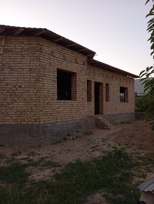 Yangibozorda yer sotiladi 3 sotix kelishadigan joyi bor