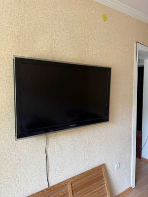 продаю телевизор 40 дюймов Самсунг