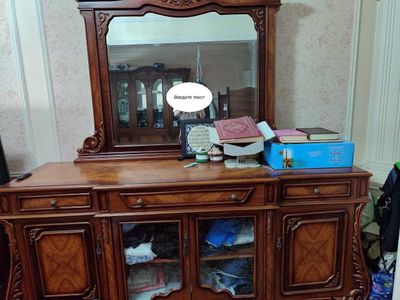 Сервант , кровать , шкаф . Мебель домашняя