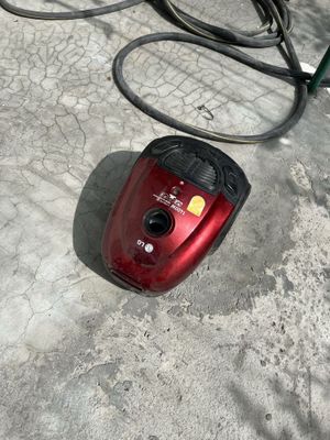Продаем рабочий пылесос LG 1400W