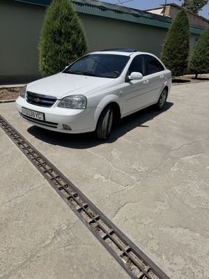 Lasetti 1.8 aftamat sotiladi yoki arendagayem beriladi