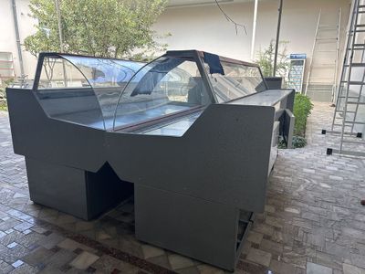 Продам холодильник витринный, почти новый